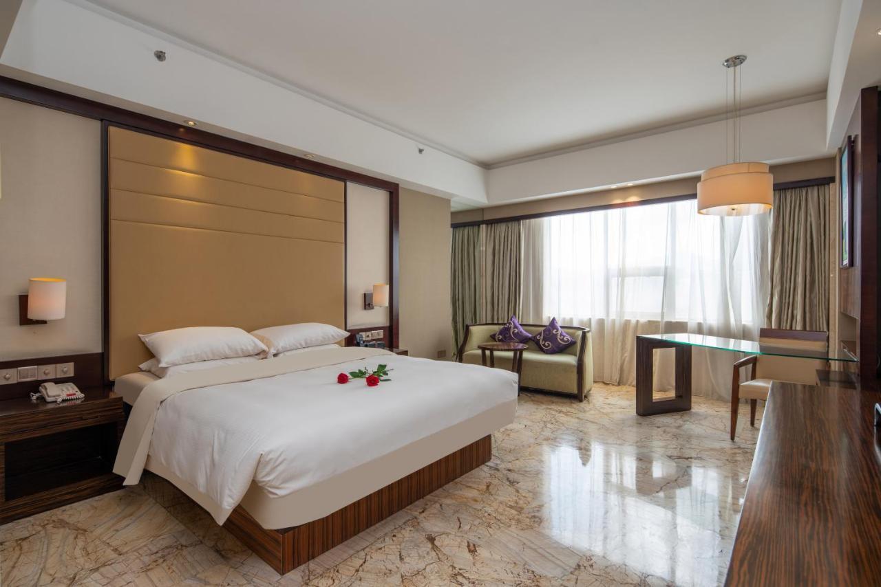 King Royal Hotel Yunfu Εξωτερικό φωτογραφία