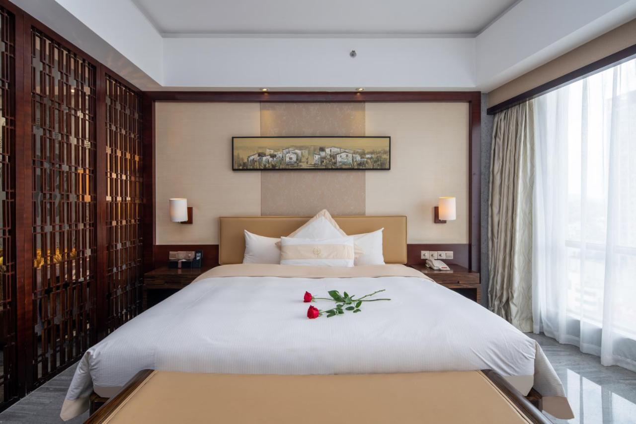 King Royal Hotel Yunfu Εξωτερικό φωτογραφία